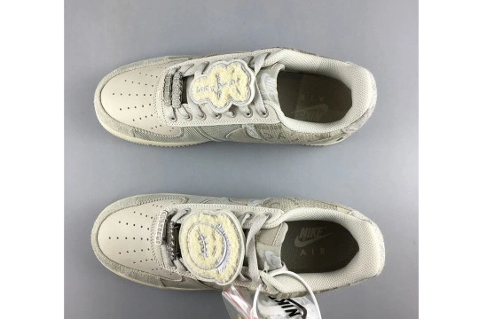 CN2405-902 Scott  FORCE 1 NIKE AIR  White Travis x Grey 0204